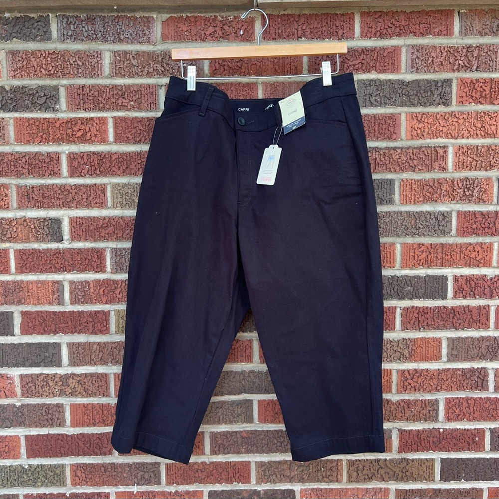 St. John’s Bay Black Mid Rise Capri Pants